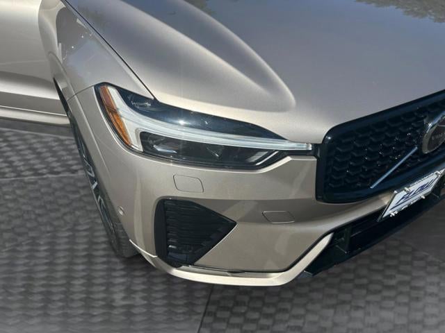 2024 Volvo XC60 Plus Dark Theme