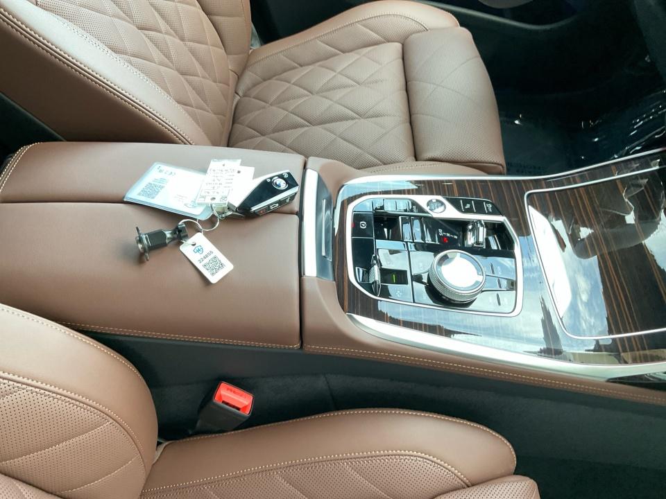 2027 BMW X7 xDrive40i