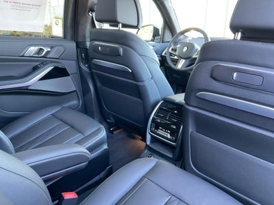 2027 BMW X7 xDrive40i
