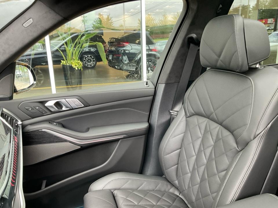 2027 BMW X7 xDrive40i