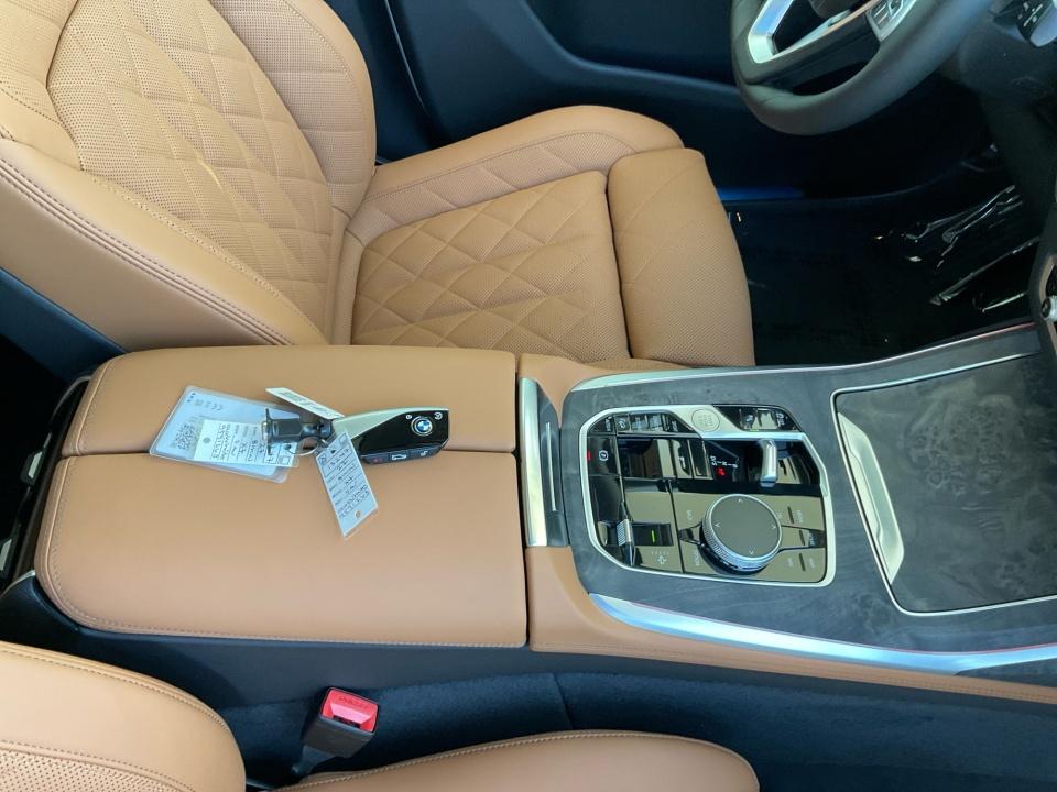 2027 BMW X7 xDrive40i