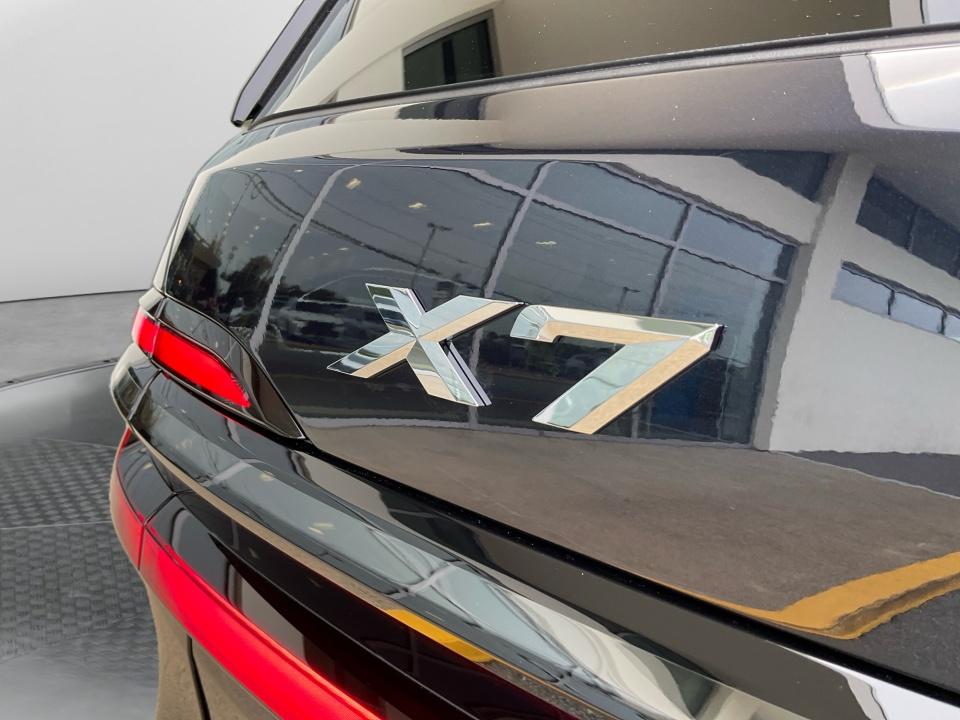 2027 BMW X7 xDrive40i