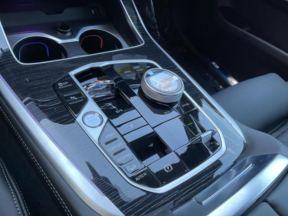 2027 BMW X7 xDrive40i