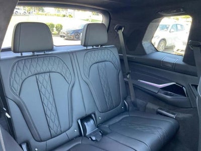 2027 BMW X7 xDrive40i