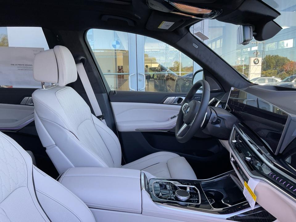 2027 BMW X7 xDrive40i