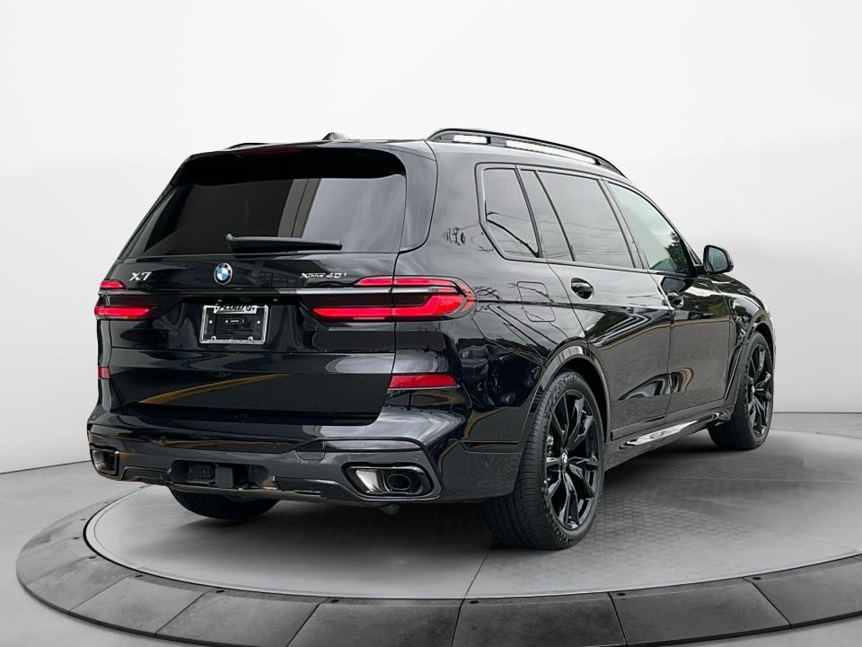 2027 BMW X7 xDrive40i