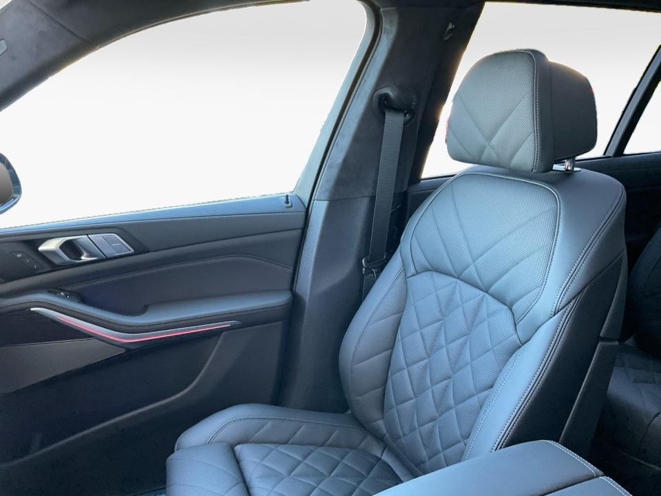 2027 BMW X7 xDrive40i