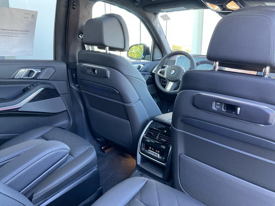 2027 BMW X7 xDrive40i