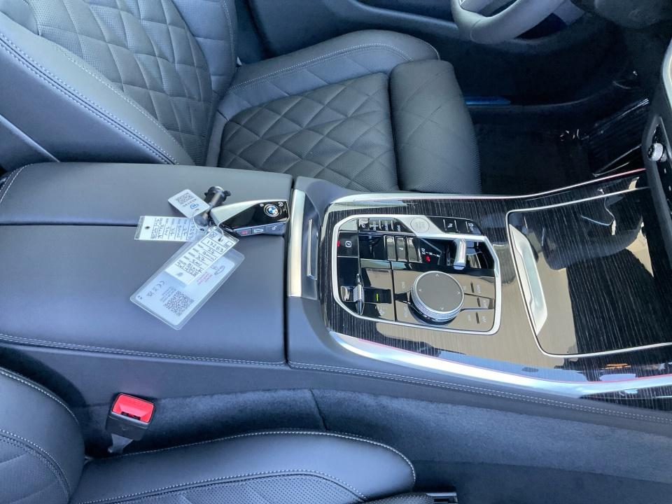 2027 BMW X7 xDrive40i