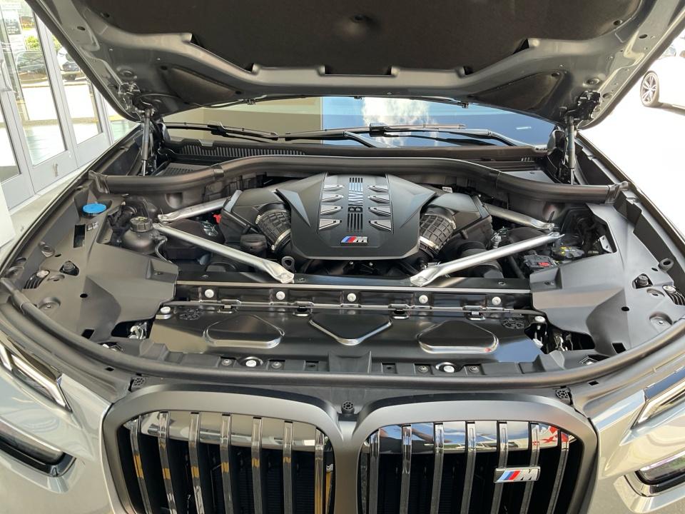 2027 BMW X7 M60i