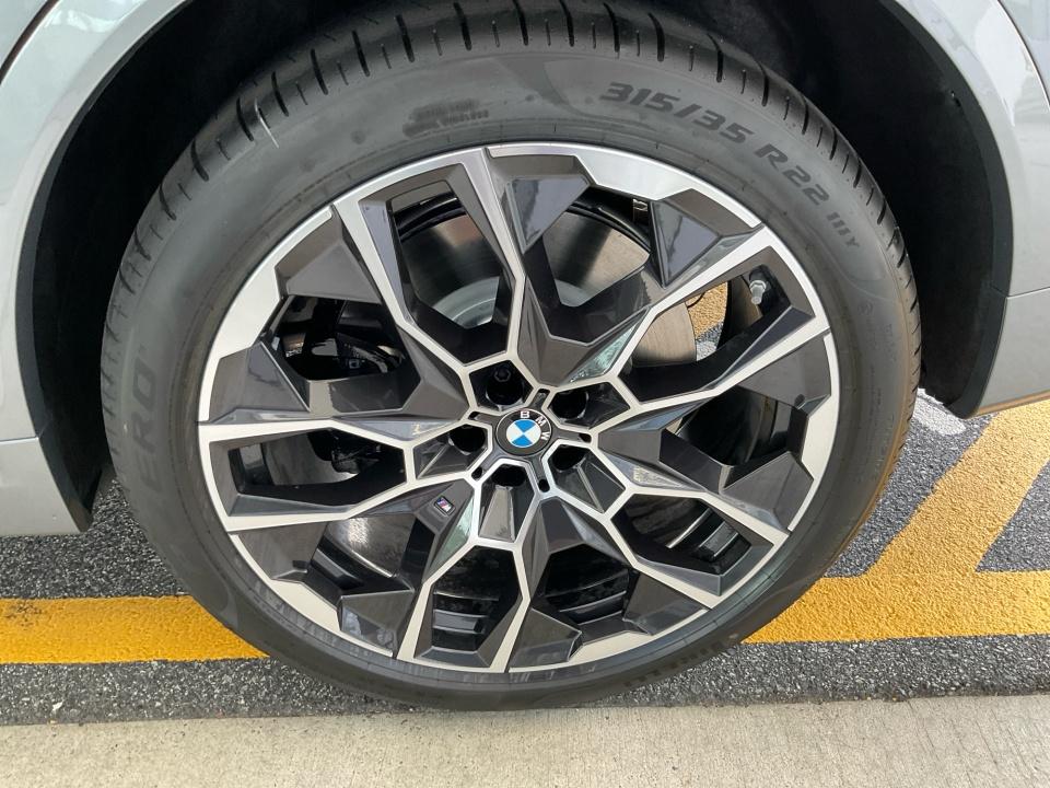2027 BMW X7 M60i