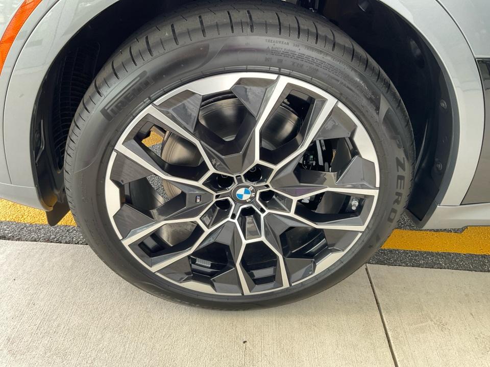 2027 BMW X7 M60i