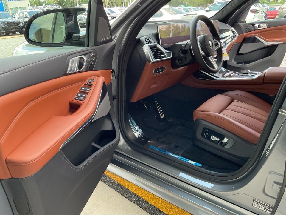 2027 BMW X7 M60i