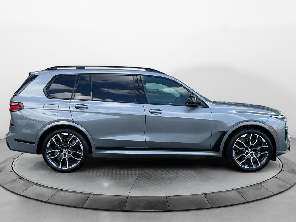 2027 BMW X7 M60i