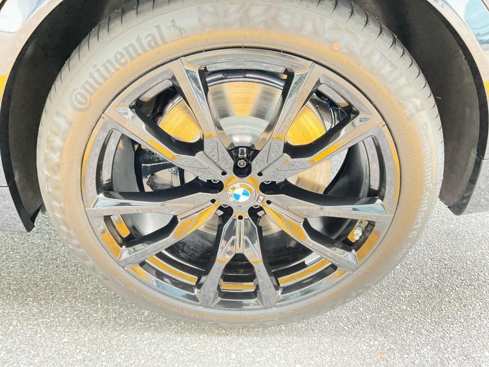 2027 BMW X7 M60i