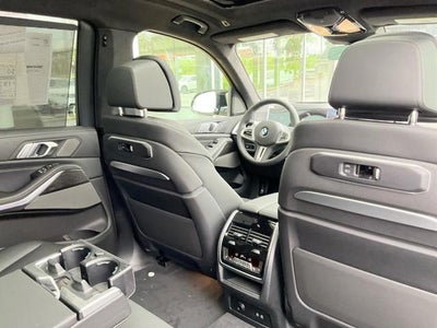 2027 BMW X7 M60i