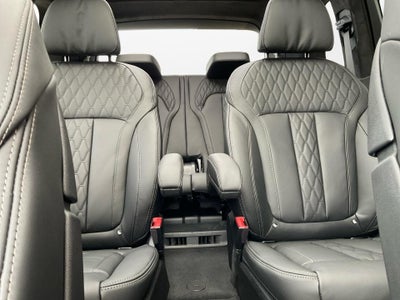 2027 BMW X7 M60i