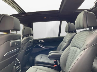 2027 BMW X7 M60i
