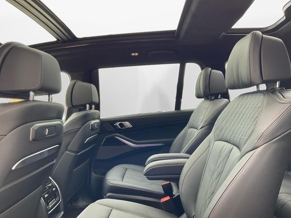 2027 BMW X7 M60i