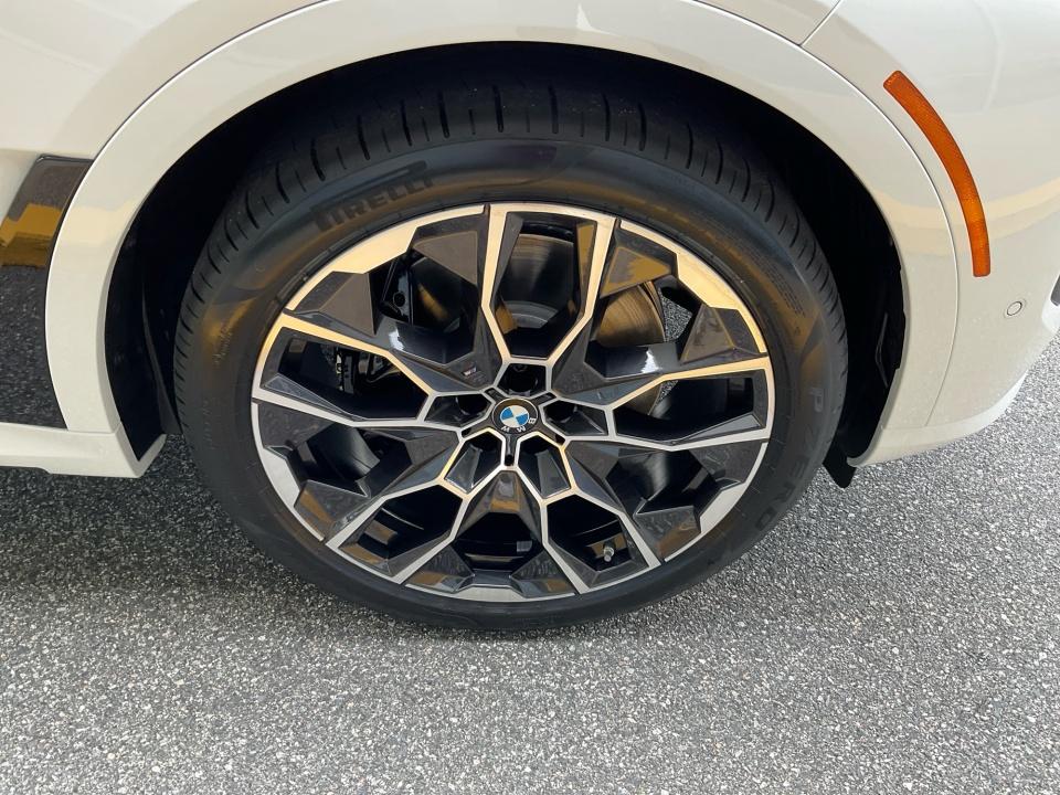 2027 BMW X7 M60i