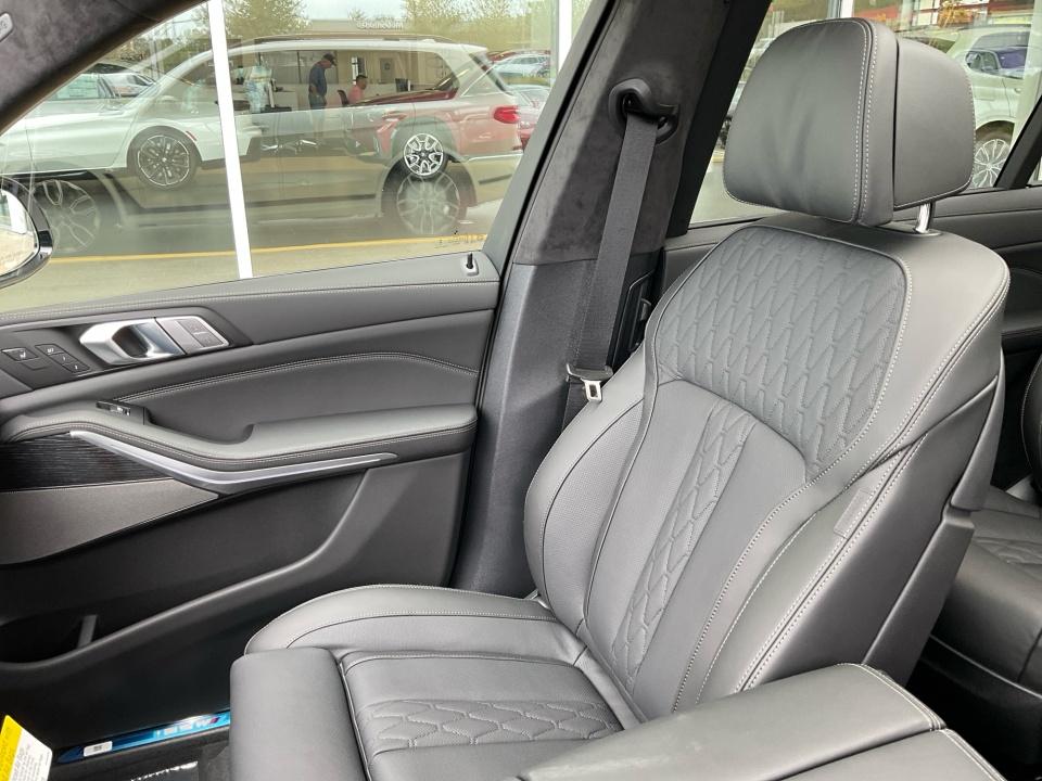 2027 BMW X7 M60i