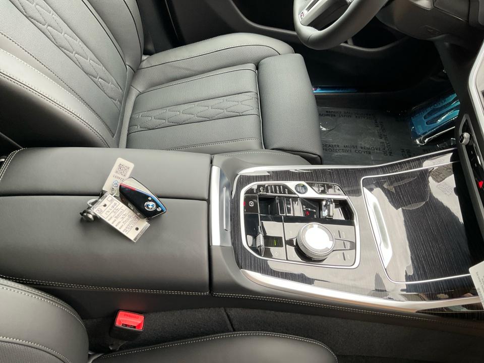 2027 BMW X7 M60i