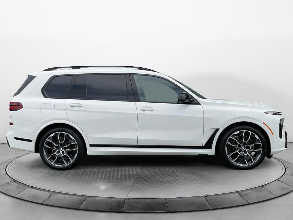 2027 BMW X7 M60i
