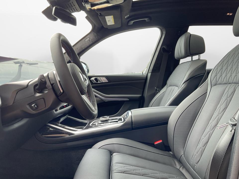 2027 BMW X7 M60i