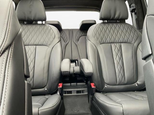2027 BMW X7 M60i