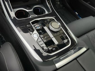 2027 BMW X7 M60i