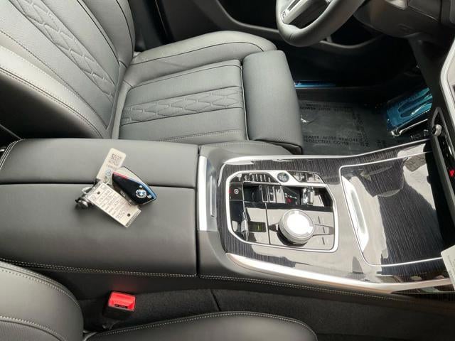 2027 BMW X7 M60i