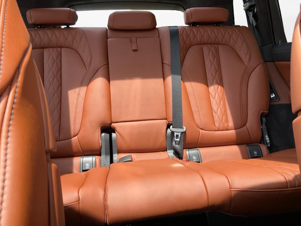 2027 BMW X7 M60i