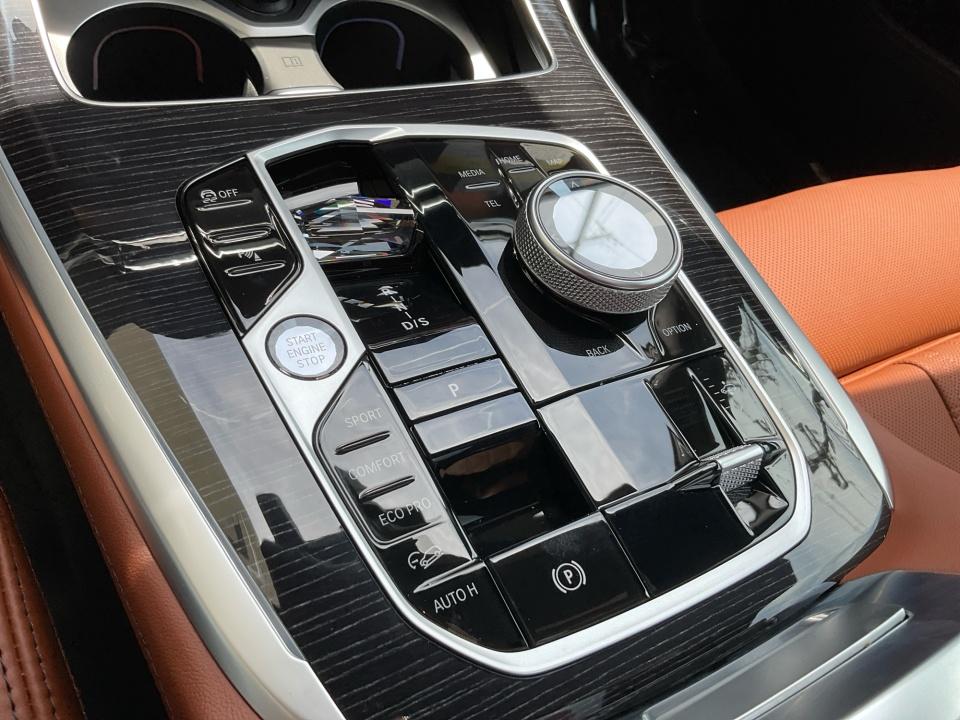 2027 BMW X7 M60i
