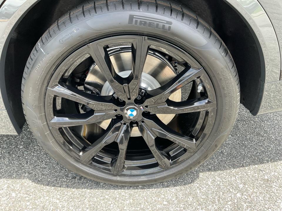 2027 BMW X7 M60i