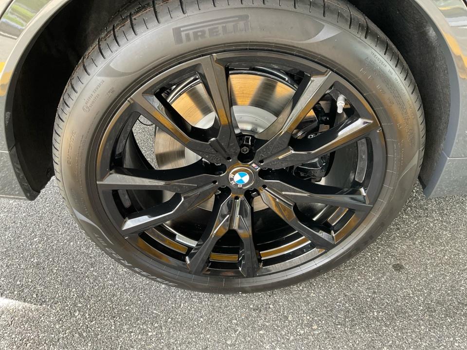 2027 BMW X7 M60i