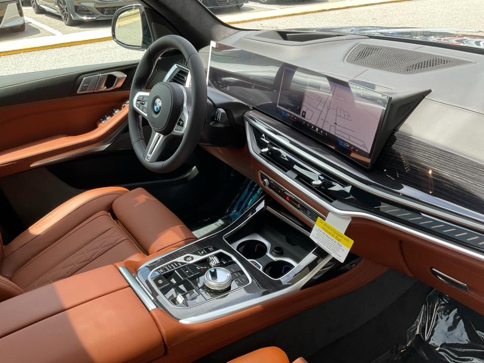 2027 BMW X7 M60i