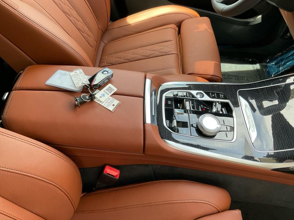 2027 BMW X7 M60i