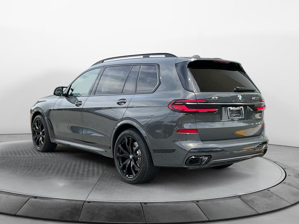 2027 BMW X7 M60i