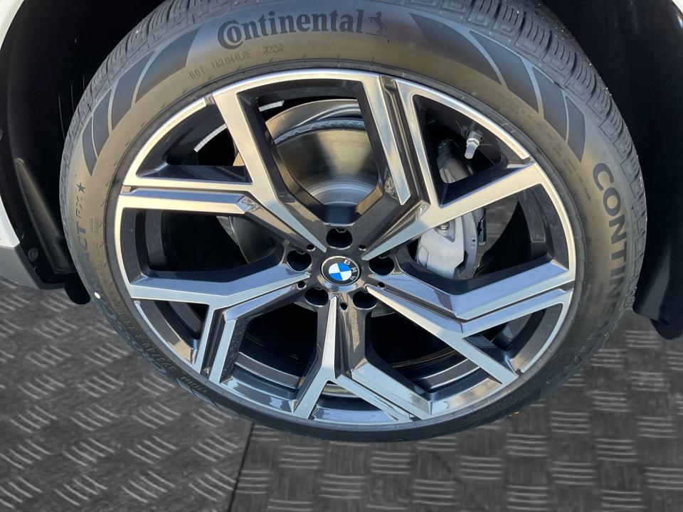 2027 BMW X5 40 xDrive