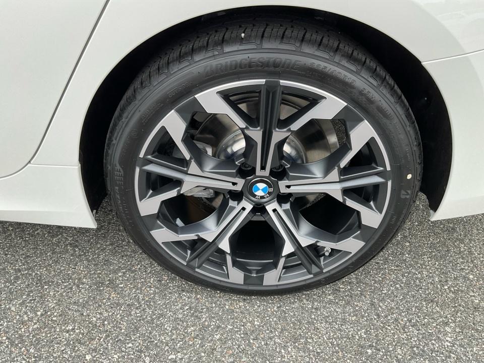 2026 BMW 330i 330i