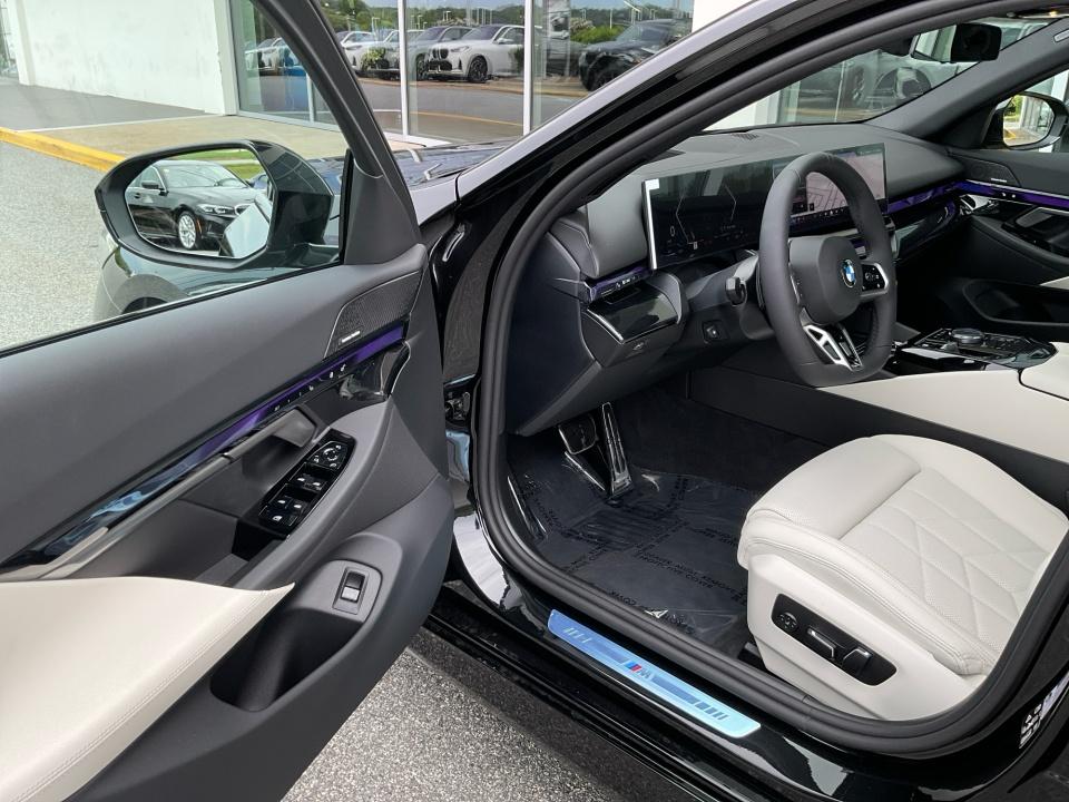 2027 BMW 530i 530i xDrive