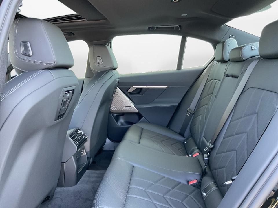 2027 BMW 530i 530i xDrive