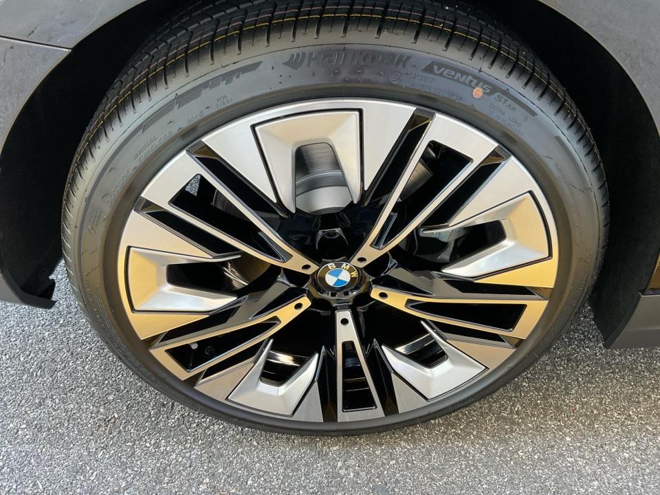 2027 BMW 530i 530i xDrive
