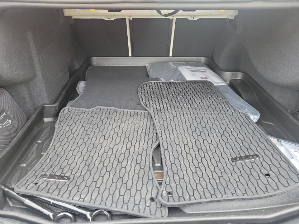 2024 Jaguar XF R-Dynamic SE